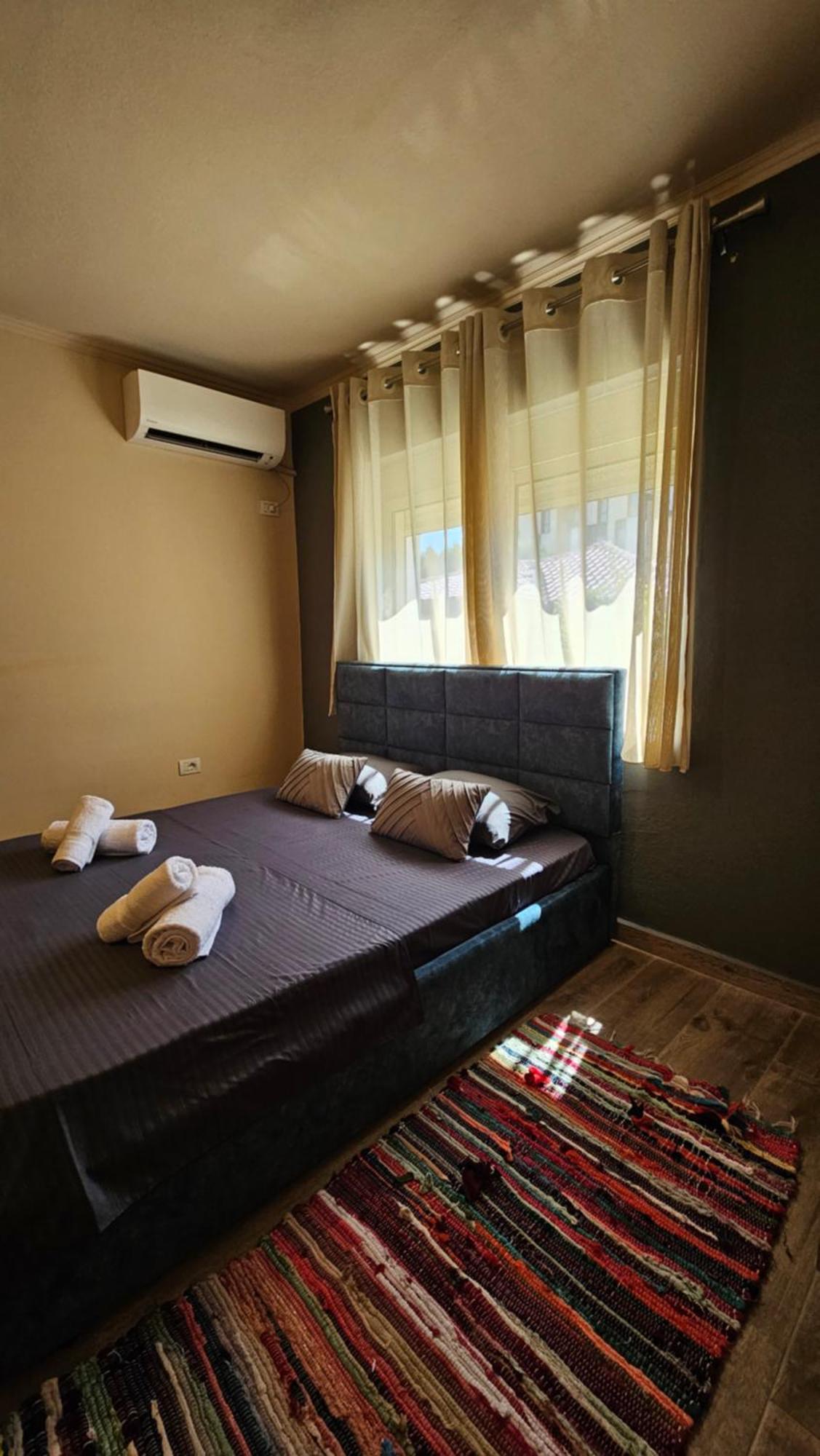 Dua'S Apartment Tirana Esterno foto